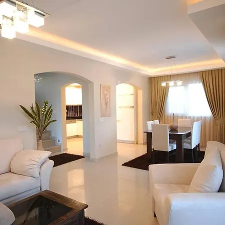 Golf Village - With Private Pool Vila