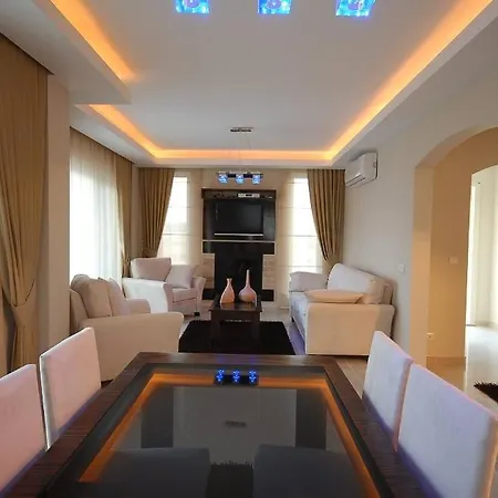 Golf Village - With Private Pool Vila *